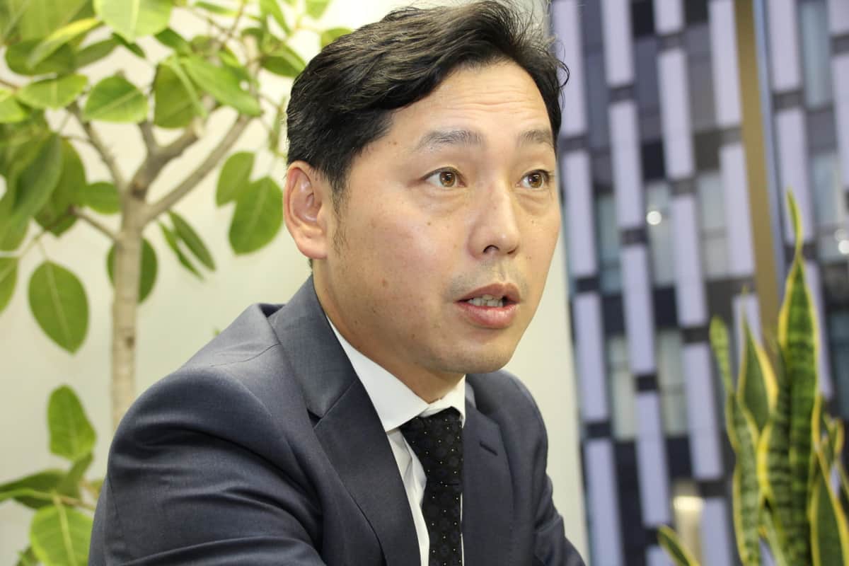 「患者さまが薬をきちんと飲めているか」イントロンは、定期的に情報を配信するサービスを開始した（写真は、増子社長）