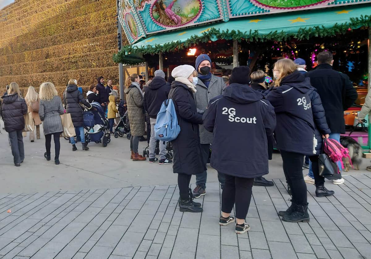 2Gのコントロールをする係員。求人情報には2Gコントローラーの募集がたくさん出ていて、時給は12ユーロ前後が多かった。