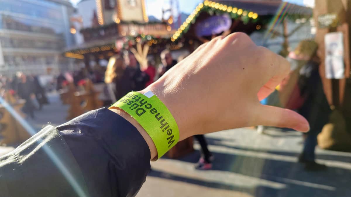 このアームバンドを提示しないと、クリスマスマーケット内で何かを購入することができない。