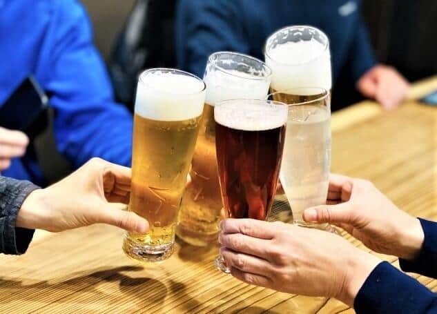 4人までの飲み会なら何時まででもよかったということ？（写真はイメージ）