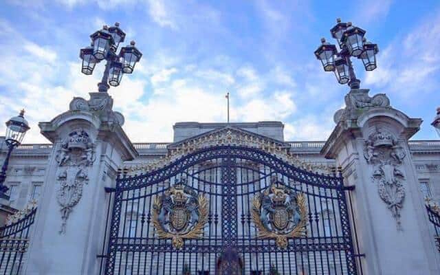 メーガン妃、英政府と対立！ セレブ夫妻が大金積んでも買えない「愛する祖母との再会」（井津川倫子）