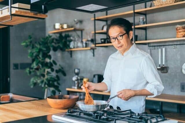 夫は家事には協力的だが...（写真はイメージ）