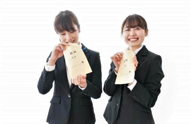 初任給が大幅に上がって、やる気もアップ！（写真はイメージ）