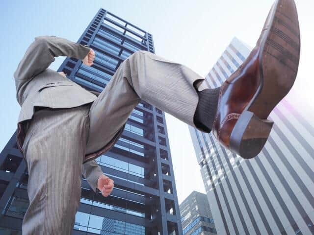 新入社員の初任給は23.6万円...賃金格差、女性より男性のほうが約2万円多い