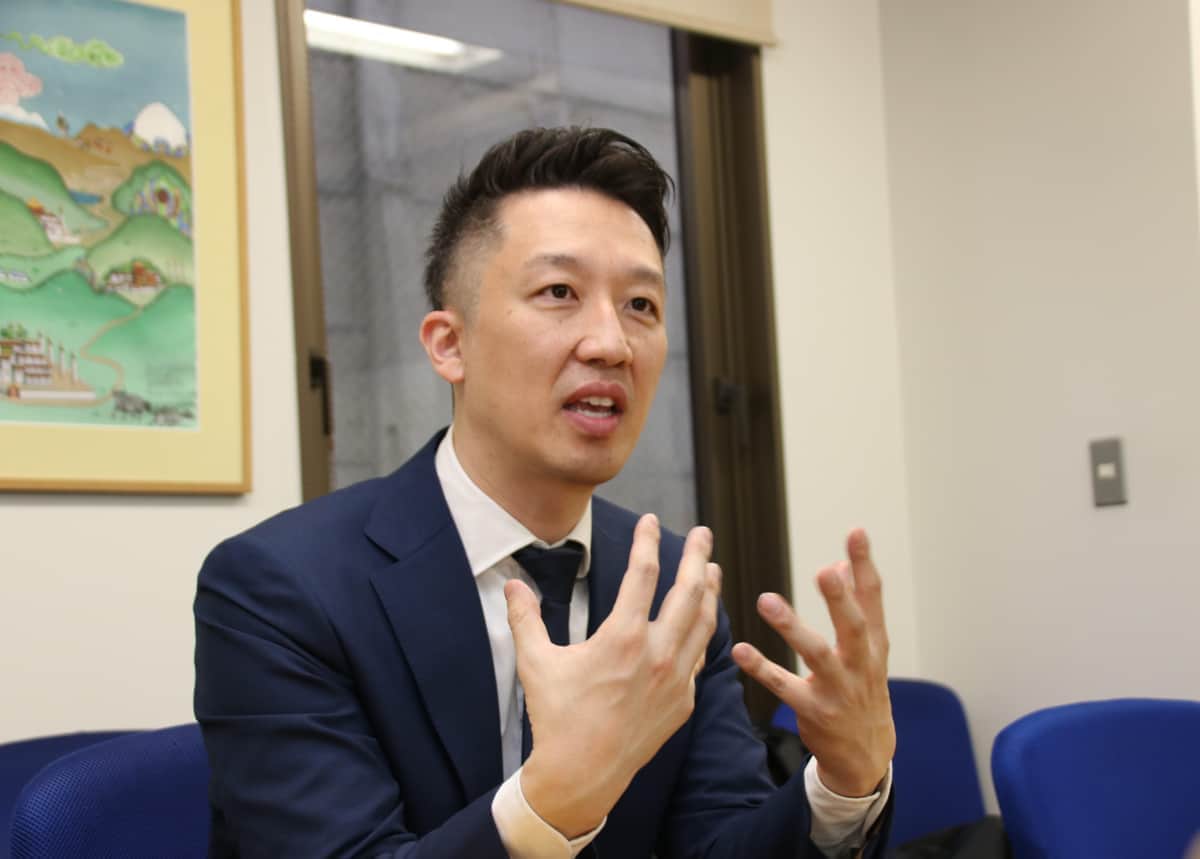 「チャットツールの上手な使い方はコミュニケーションの仕方がポイント」と話す久原健司さん