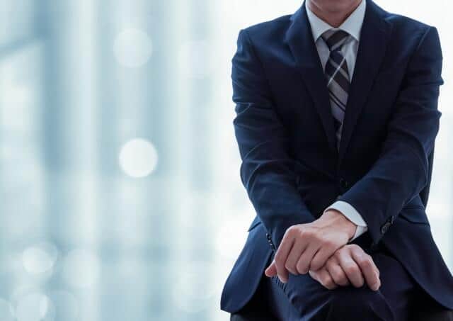 緊張に悩む営業マンに成功を...自分に「意識のベクトル」向けないテクニック【尾藤克之のオススメ】