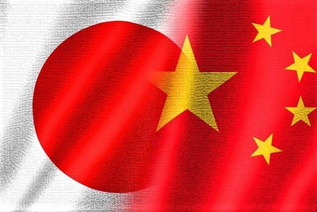 中国が日本経済の今後の最大リスクだ（日中国旗のイメージ）