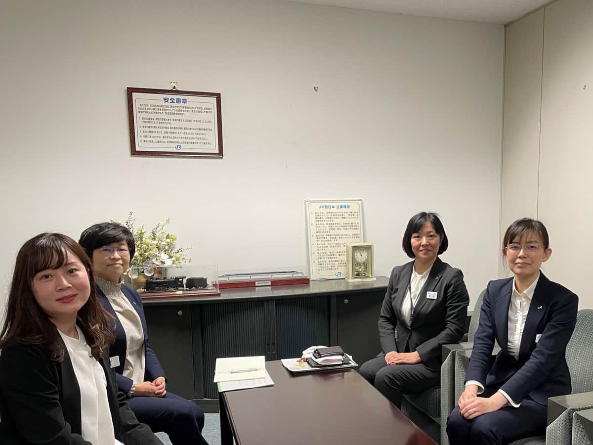 男性社会のイメージが強い職場だが、多様な人材が活躍できる環境・体制づくりが評価されている（写真は、左から牧野早希さん、髙須優子さん、富澤五月さん、渡壁なぎささん）