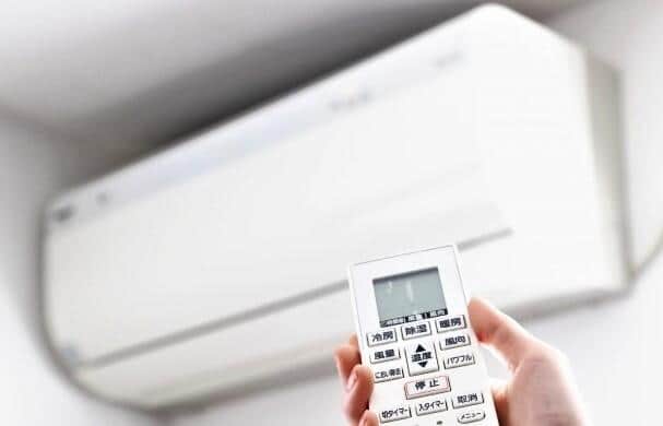 猛暑なのにエアコンを切って、熱中症になったら元も子もない（写真はイメージ）