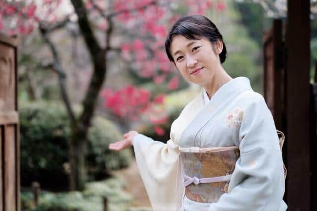 温泉女将「おもてなし」を脳科学で解明、これは世界の奇跡だった！ 飲食店のマニュアル接客、銀座ママと比較すると...