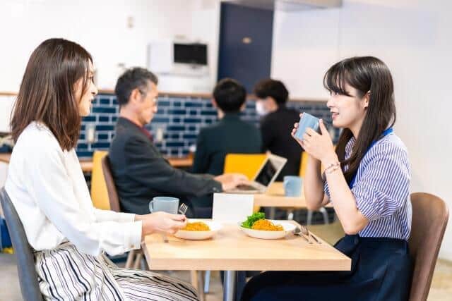 アフターコロナのビジネスパーソンに新たな悩み？ 久しぶりに出社したら「ランチフレーション」が待っていた？！（井津川倫子）