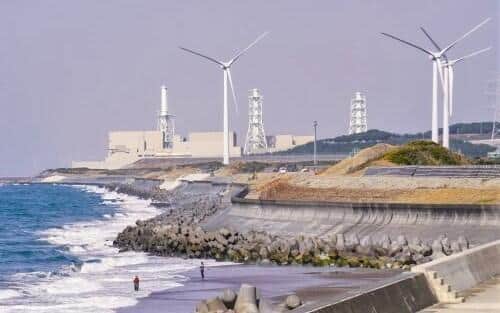 再生可能エネルギーの風力発電所が近くにある中部電力の浜岡原発