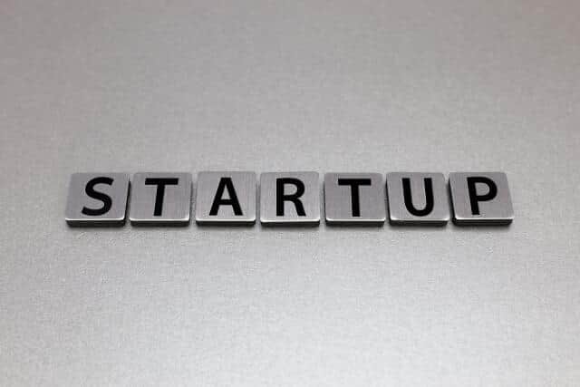 「Goodfind」「FastGrow」運営するスローガン社員の平均給与はいくら？ 気になる業績推移や平均勤続年数もチェック！