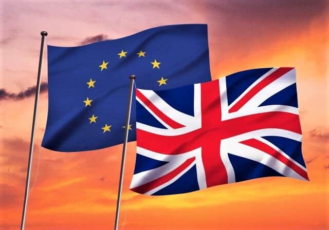 EU（欧州連合）と英国の旗（写真はイメージ）