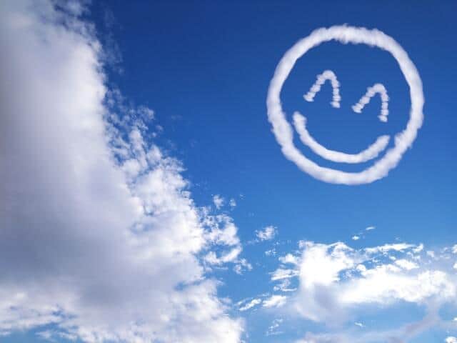 どうして「笑顔」は大切なのか？...「小さな幸せ」と「お金」との関係とは【尾藤克之のオススメ】