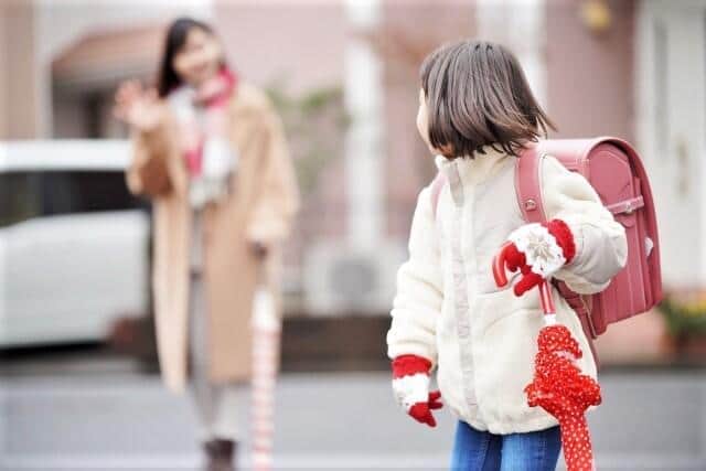 「年収400万円正社員やめて専業主婦に」女性の投稿が炎上！ 仕事に疲れ、小4娘に母親らしいことしたい「もったいない？」「やめてもいい？」...専門家に聞いた（1）