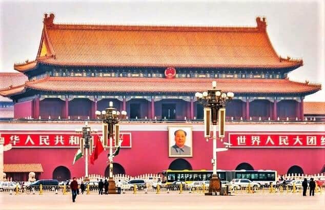 「ゼロコロナ」緩和でコロナの感染が急拡大する中国・北京市の天安門広場