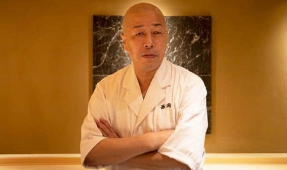 高級寿司で「『至誠一貫』の精神を表現したい」と語る大将の西岡辰巳さん
