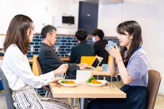 ランチでコスパ・タイパを意識する？　ビジネスパーソン56.3％が「十分に休憩できない」...ランチ実態調査で明らかに！