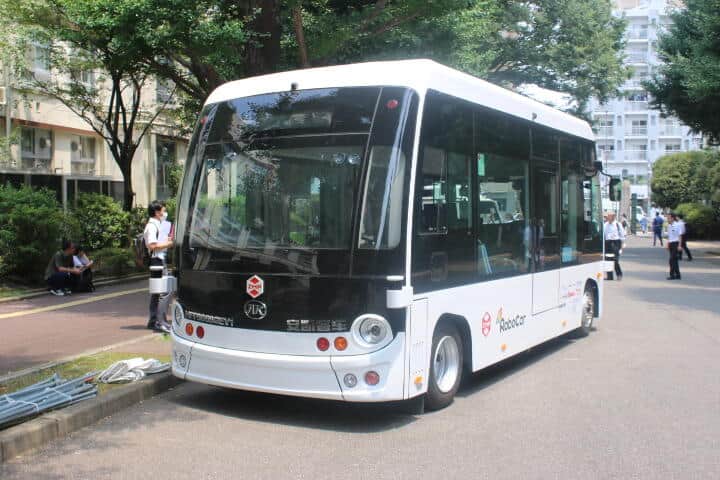 空港などでの活躍が期待される「RoboCar Mini EV Bus」