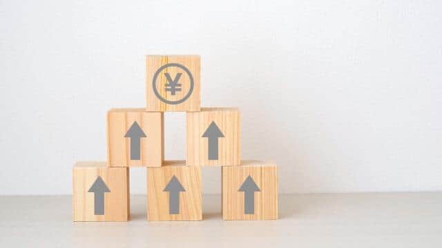 年収アップの方法、副業・兼業、転職、投資、リスキリング...どれが一番近道？　年収750万円以上の人の回答は？