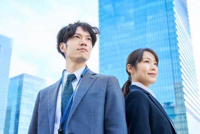 新社会人の時、仕事以外の楽しみ何だった？...3位「買い物」＆「旅行」、2位「友人や恋人との食事・飲み会」、1位は？
