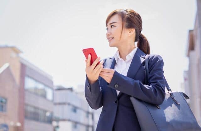 Z世代新入社員、初任給で「親へプレゼント」の予算は　3位「3万～5万円未満」、2位「5000～1万円未満」、1位は？