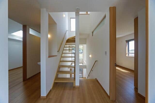 住宅購入のメリットは？　3位「住宅ローン控除が受けられる」、2位「資産として残る」、1位は？