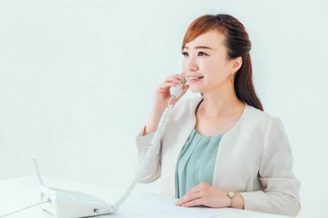 会社での電話対応「ストレス」を感じる理由　3位「時間がかかる」、2位「取り次ぎが面倒」、納得の1位は？