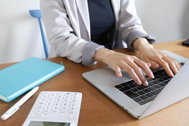 プレシニア社員の仕事のモチベーション調査...管理職と一般社員で意欲に21.2ポイント差