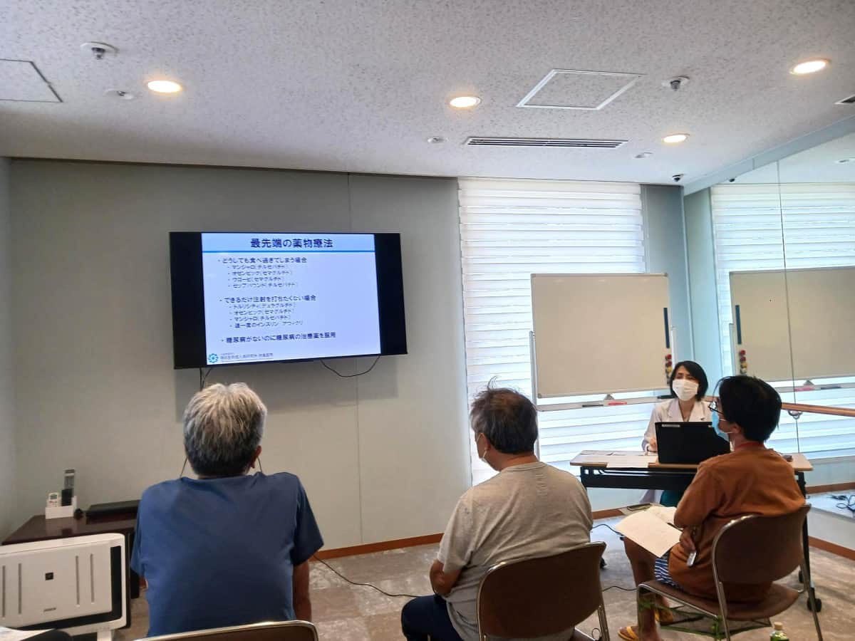 「糖尿病学習入院」プログラムの講義風景（2025年7月28日撮影）