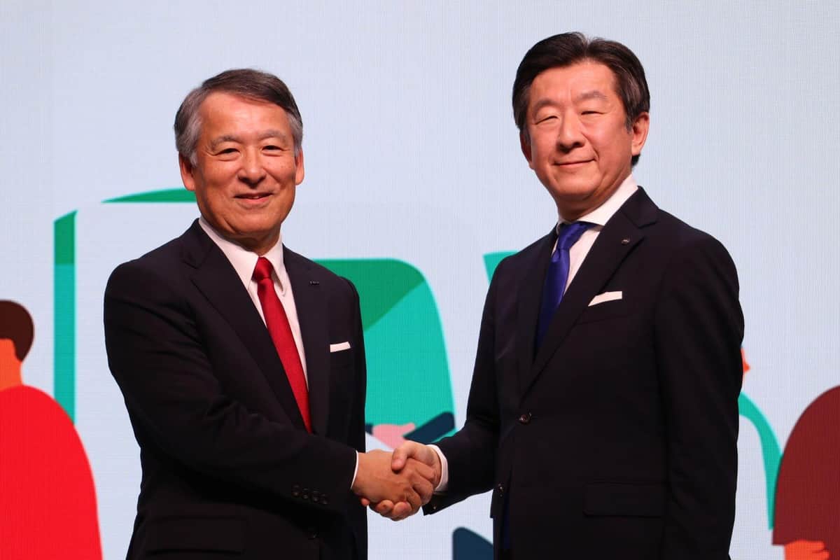 いすゞの南真介社長、UDトラックスの伊藤公一社長（2025年10月29日撮影）