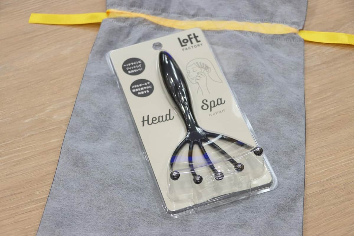 参加者にプレゼントされた頭皮ケア用のマッサージローラー。眠気覚ましに効果的という
