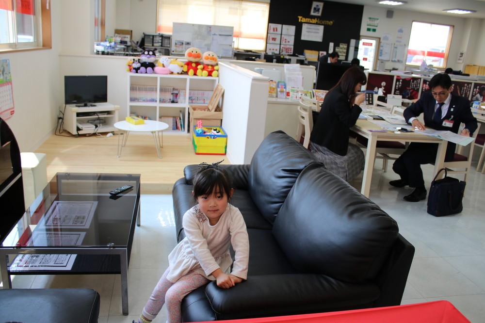 働く女性に朗報 子連れ出勤ok タマホームのチャレンジ 子どもが遊び回る職場をルポ J Cast 会社ウォッチ 全文表示