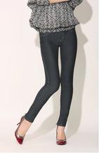 見た目は「デニム」でも「レギンス」