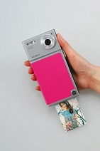 プリントできるデジタルカメラ「Xiao」　行楽のお供に便利です