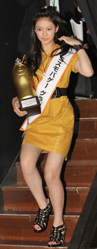 「ミスモバゲー」に15歳のモデル武井咲