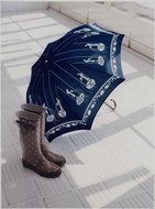 Afternoon Teaと英人気アーティスト、ロバート・ライアンがコラボ　　カラフルなレイングッズを数量限定発売