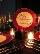 都心の夜景を見ながら「記念日の乾杯」