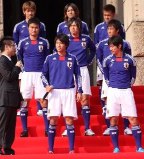 W杯サッカー日本代表のユニフォーム 選べる2種類用意: J-CAST トレンド
