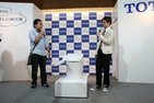 しゃべる便器とトイレ芸人「どきどきキャンプ」がコント　TOTOのトイレ川柳集発売記念イベント大盛況
