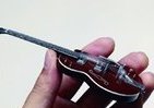 hyde、HISASHIら愛用のギターがミニチュアで登場！