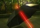 カラー光線で夜道もバッチリ！　発光するLED傘だよ