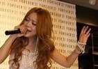 西野カナ「早く買い物したい」 渋谷・フォーエバーオープン