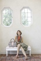 小泉里子のトラベルコレクションで　「大人かわいい」夏旅行！