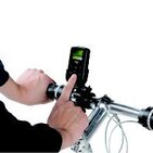 自転車のりながらタッチパネルで写真撮影