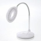 文字を読むのにも便利　拡大鏡付き「節約LEDライト」