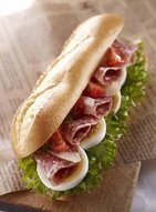 ミラノサラミ×バジルの「パリサンド」　エクセルシオールから