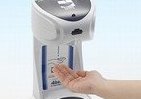 手をかざすと「プシュッ」自動消毒器のお値段は？