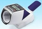 データ転送、パソコンで管理可能な「自動血圧計」